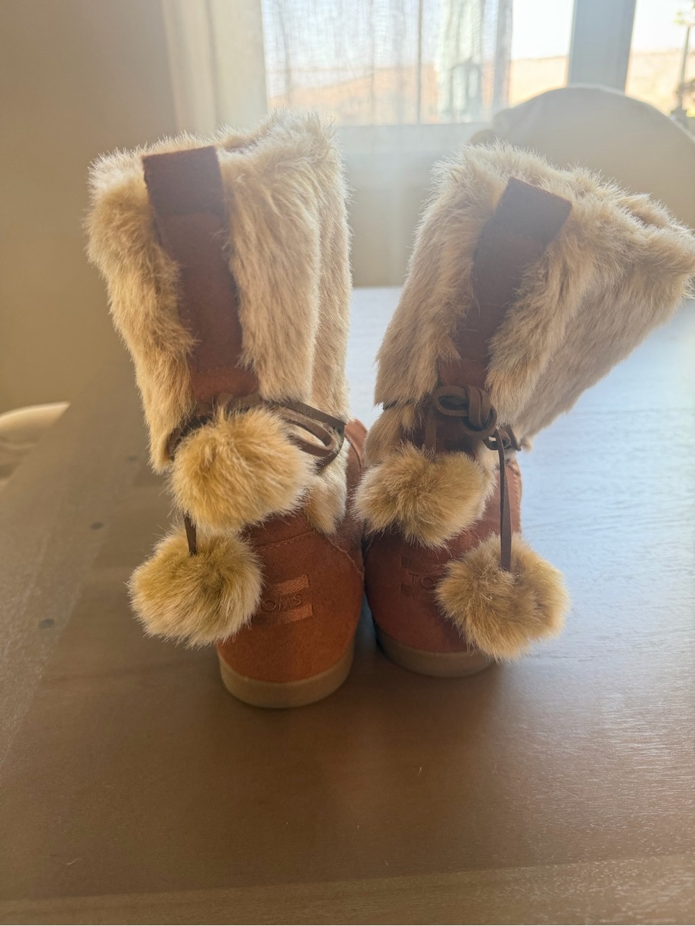 Toms Chestnut Suede Winter Boots with Beige Faux-Fur Cuff - Picture 2 of 2
